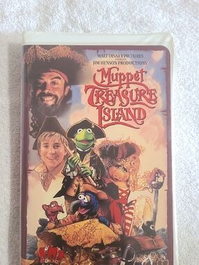 Muppet Treasure Island VHS Cover – Colorful Illustrated Movie Art